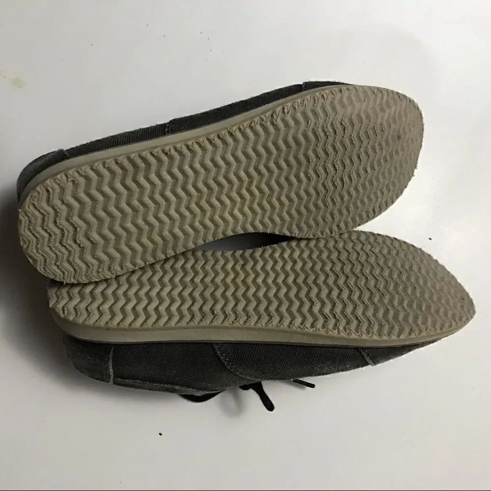 Toms lace up sneakers